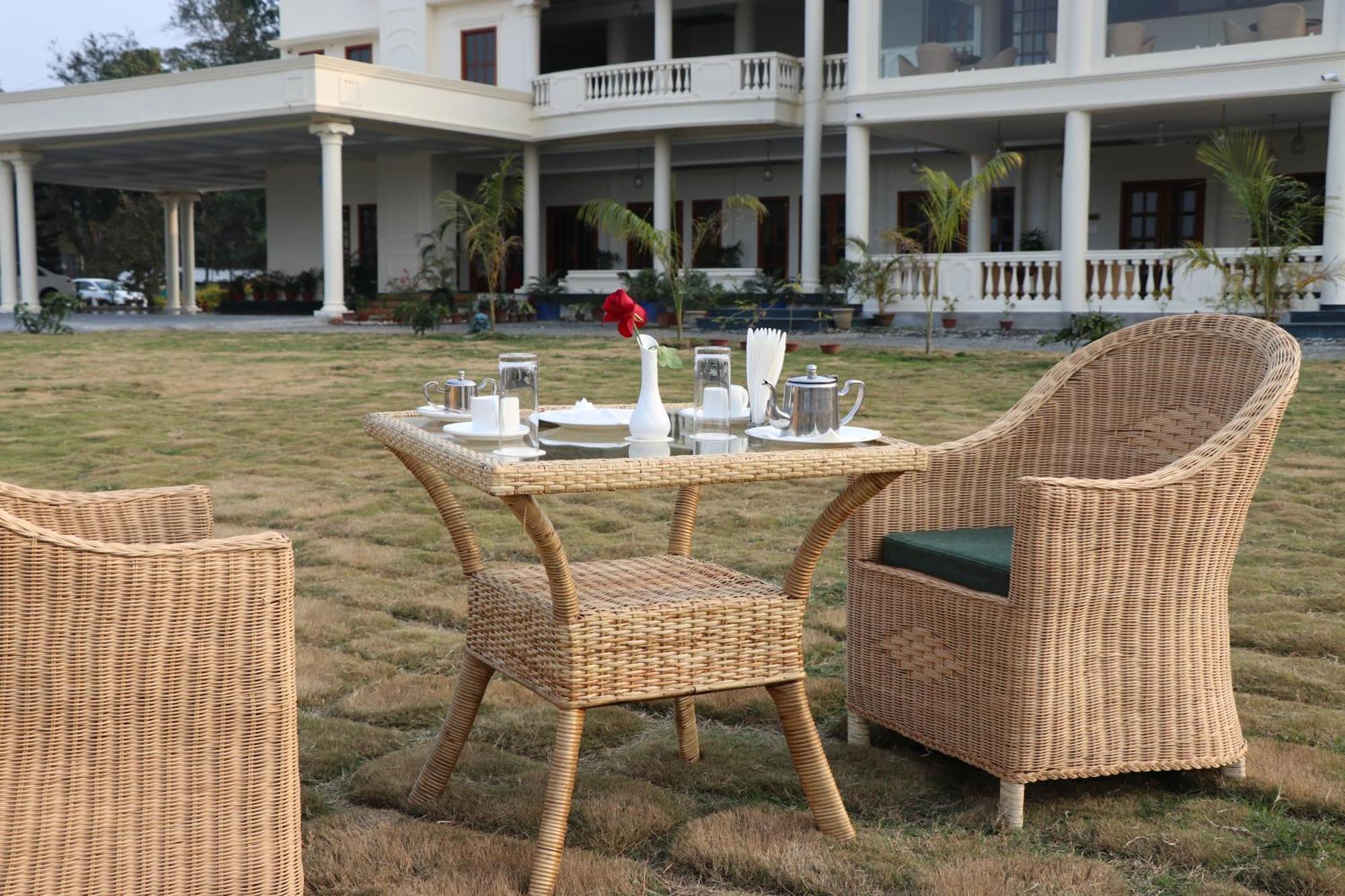Royale De' Casa Resort Kaziranga Kāziranga Exterior foto