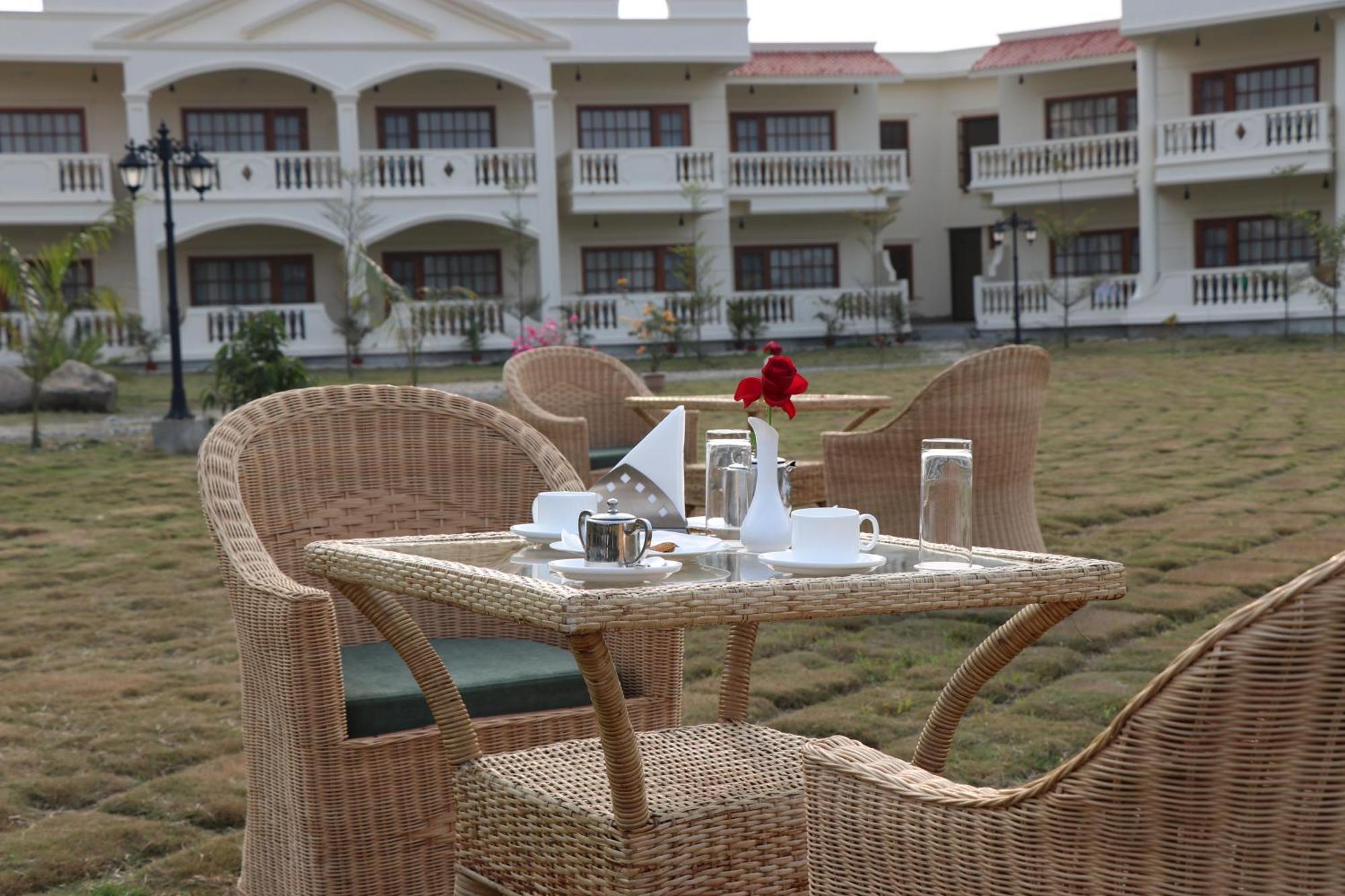 Royale De' Casa Resort Kaziranga Kāziranga Exterior foto