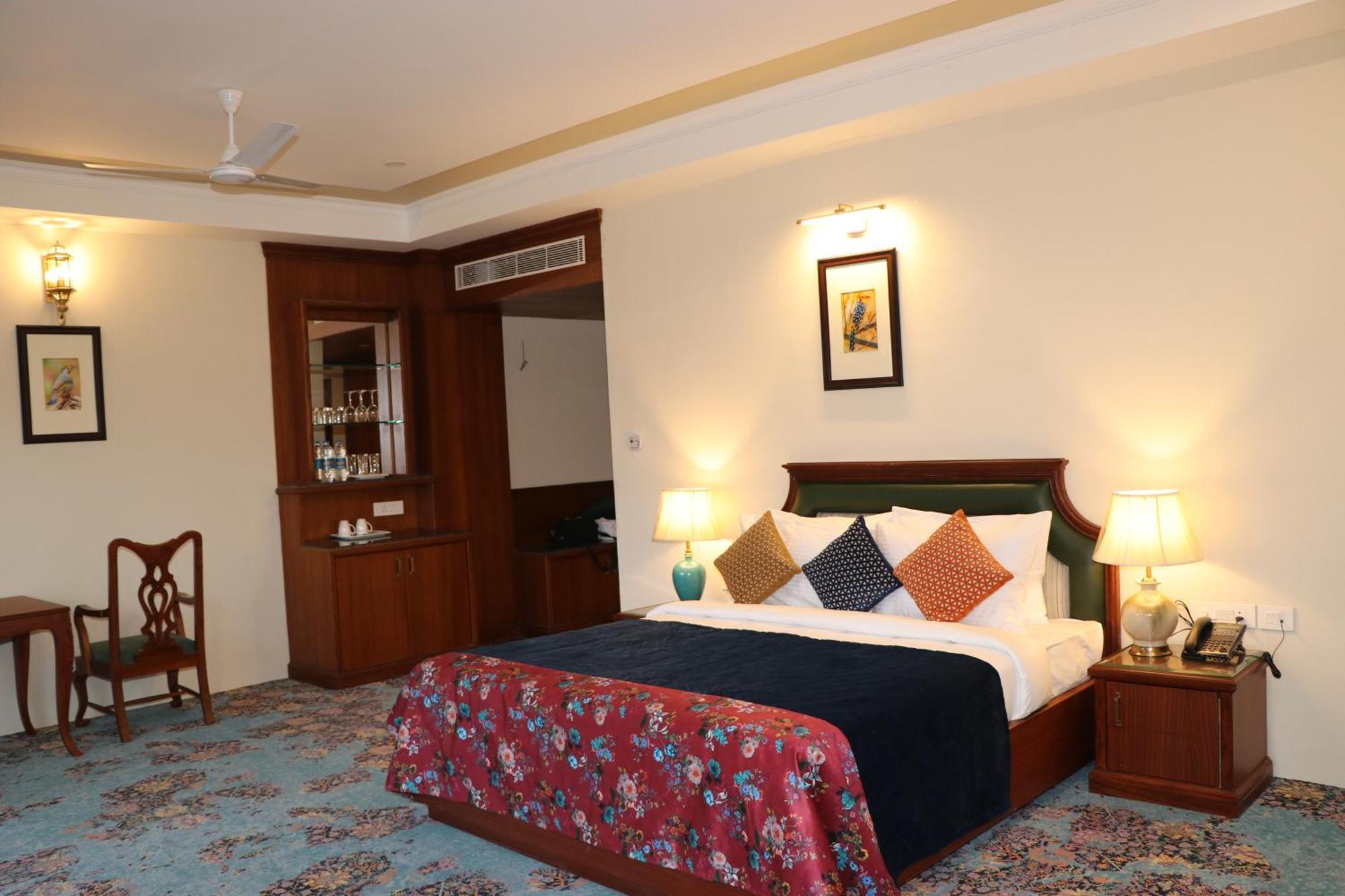 Royale De' Casa Resort Kaziranga Kāziranga Exterior foto