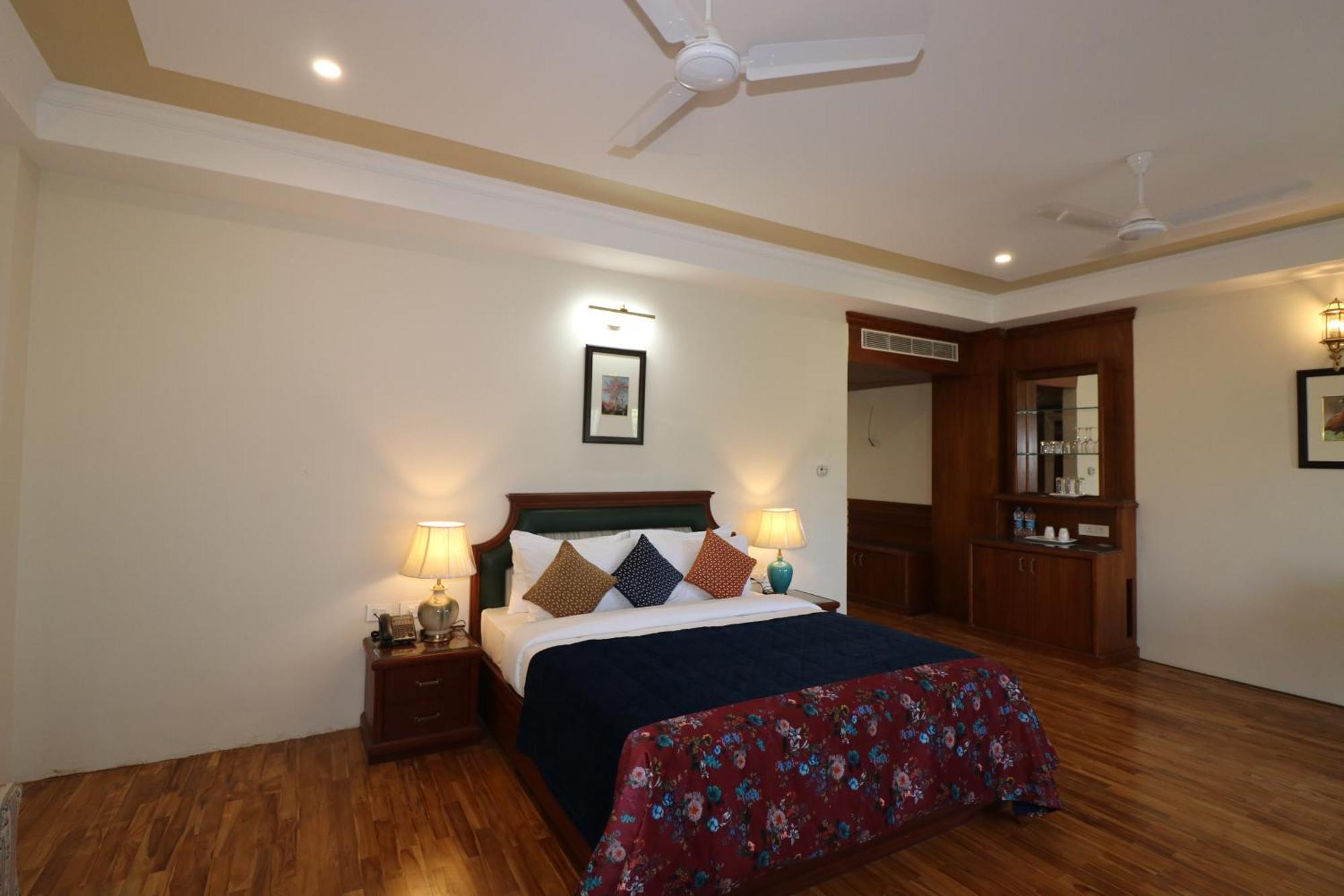 Royale De' Casa Resort Kaziranga Kāziranga Exterior foto