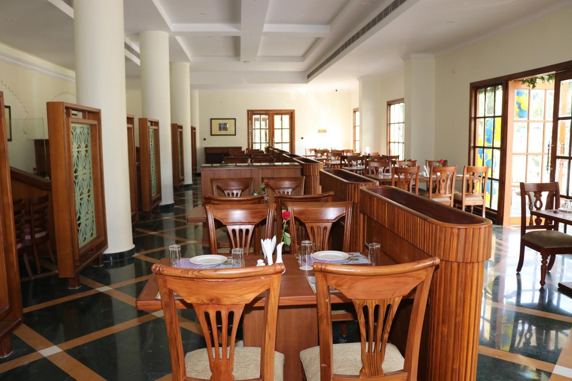 Royale De' Casa Resort Kaziranga Kāziranga Exterior foto
