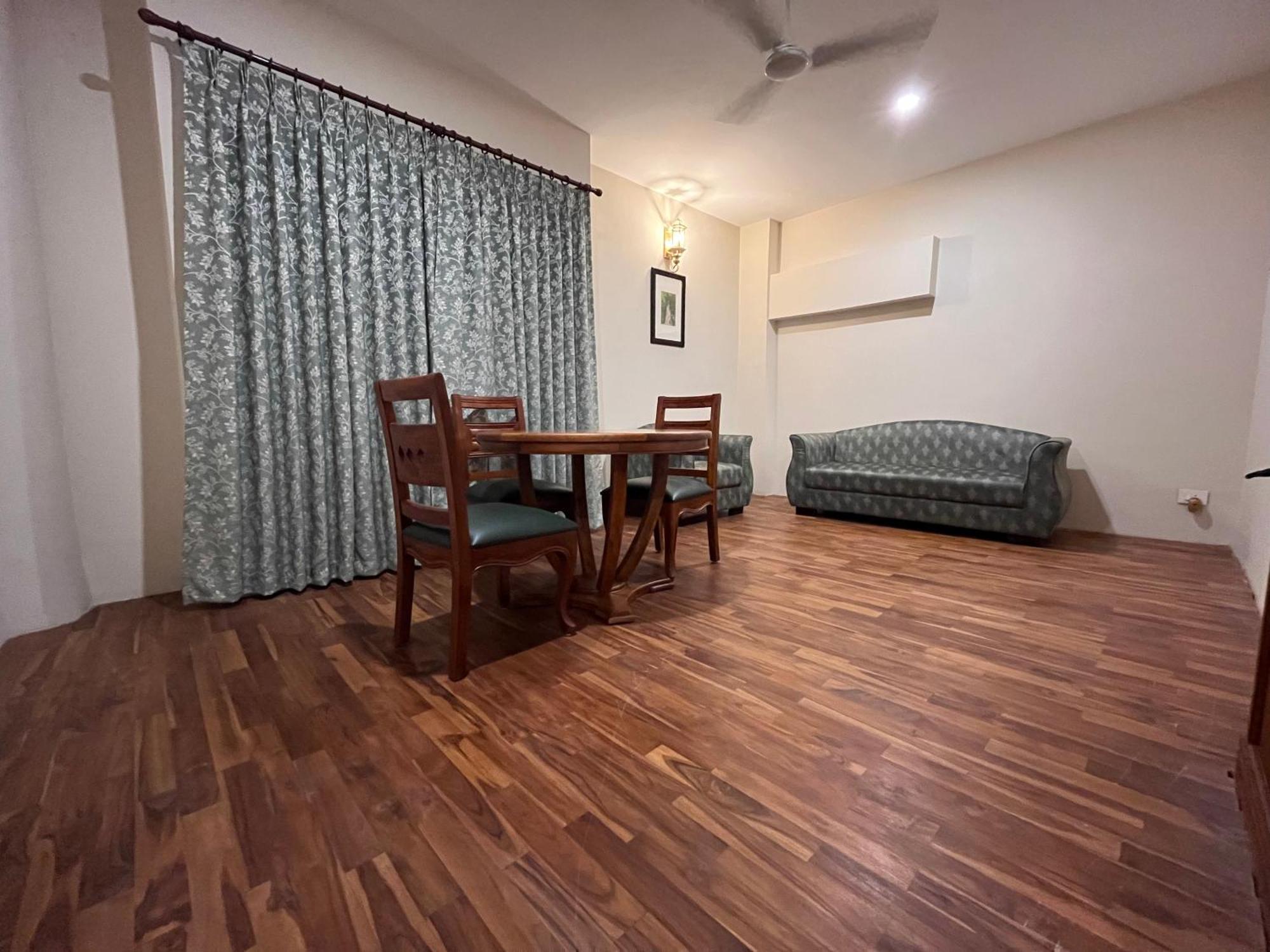 Royale De' Casa Resort Kaziranga Kāziranga Exterior foto