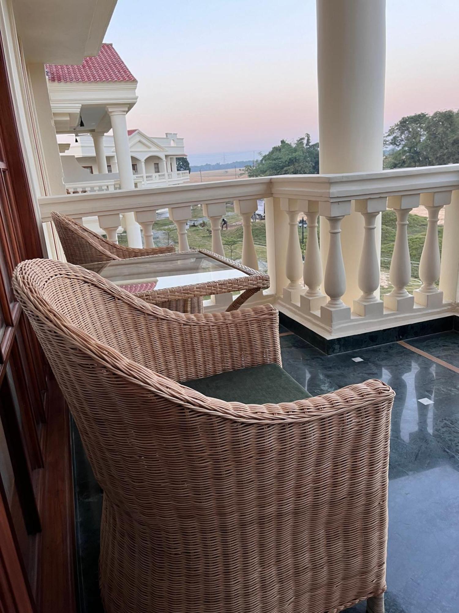 Royale De' Casa Resort Kaziranga Kāziranga Exterior foto