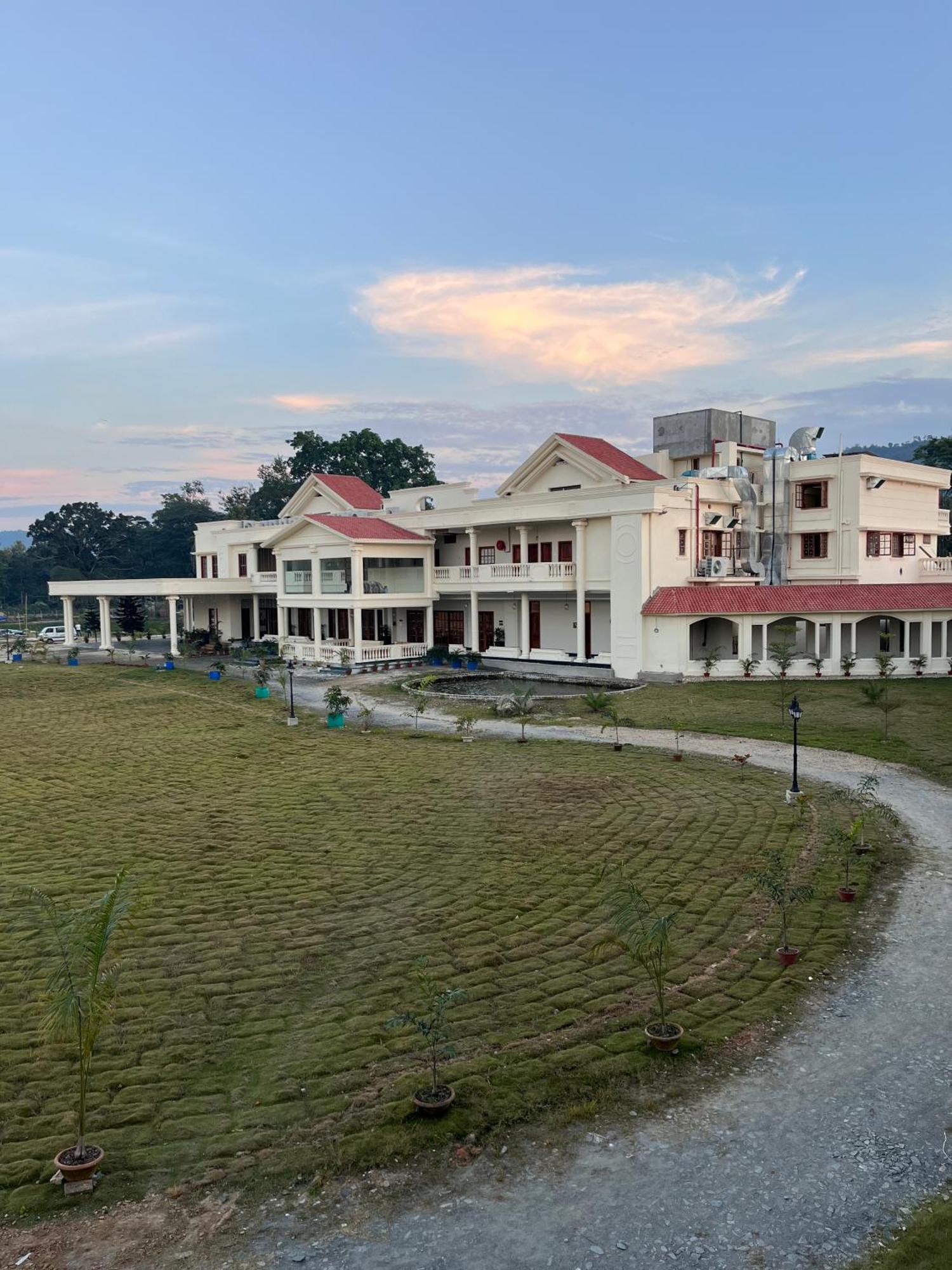 Royale De' Casa Resort Kaziranga Kāziranga Exterior foto