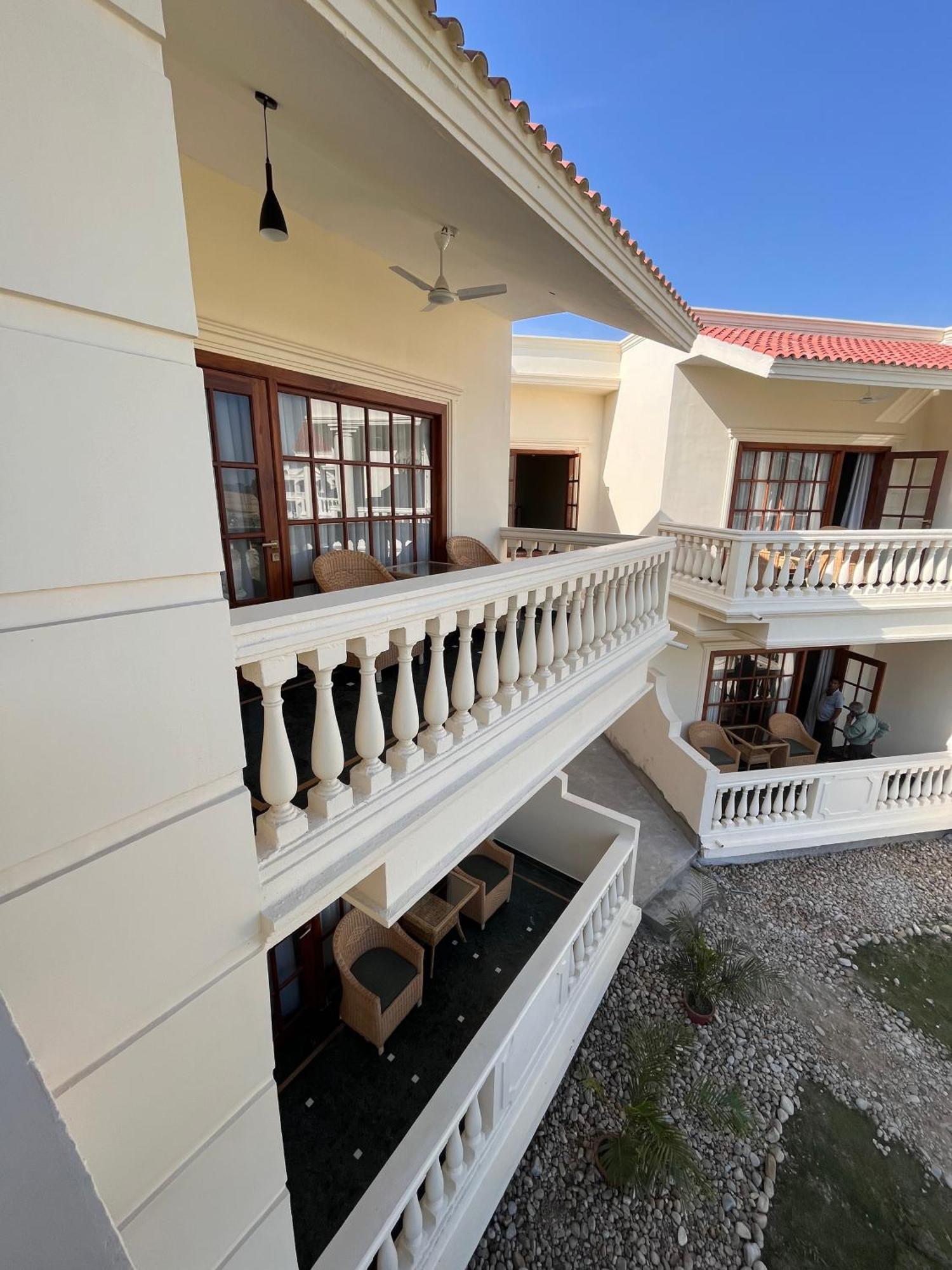 Royale De' Casa Resort Kaziranga Kāziranga Exterior foto