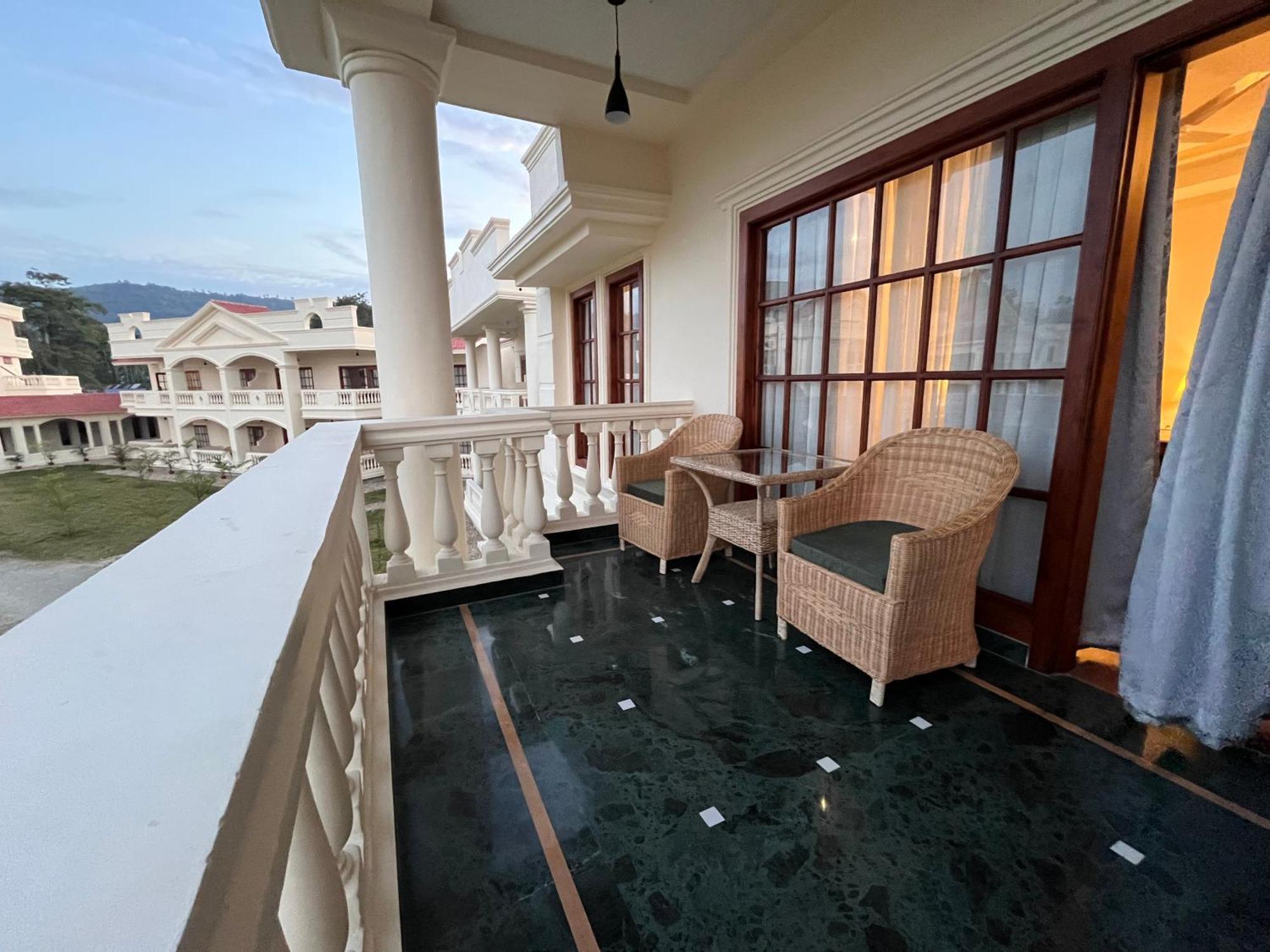 Royale De' Casa Resort Kaziranga Kāziranga Exterior foto