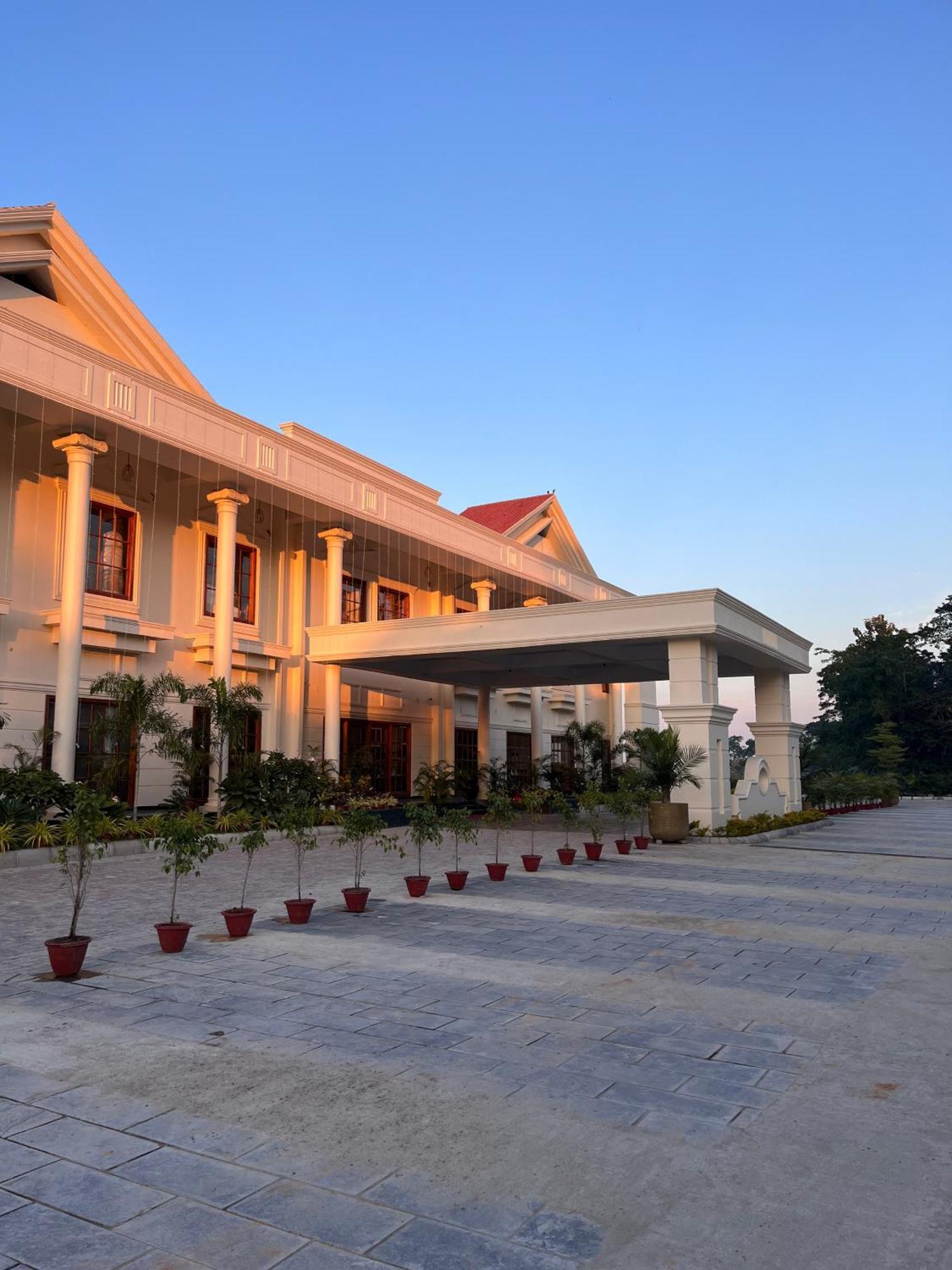 Royale De' Casa Resort Kaziranga Kāziranga Exterior foto